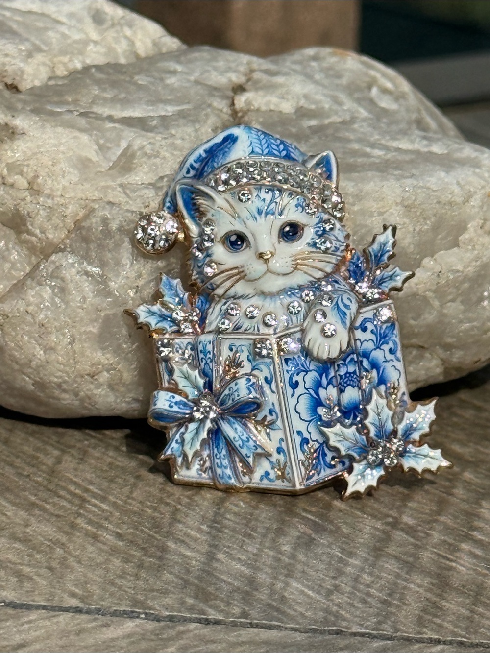 NWT Blue & White Cat Brooch Pin with Rhinestone Accents Holiday